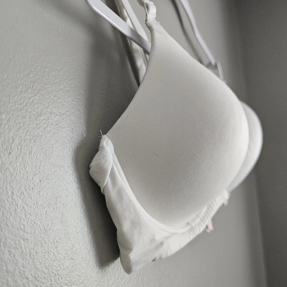 Victoria's Secret Body By Victoria White No Wire Bra 38C - Picture 5 of 6